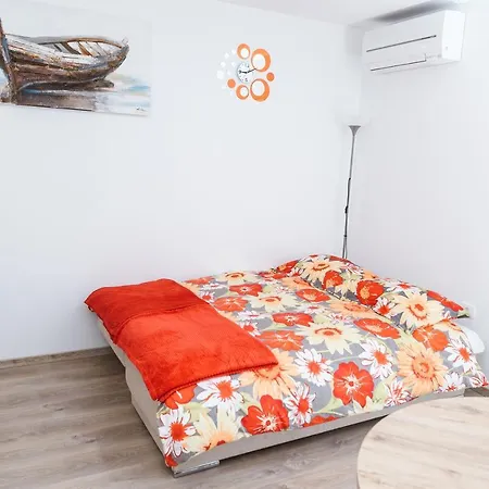 Daire Apartma Nika Hrvatini